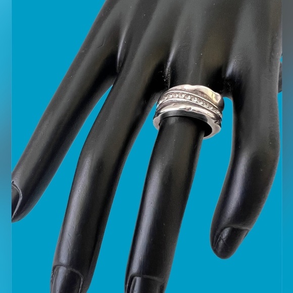 Brighton detail ting with wave pattern.  Silver plated with intertwined crystals - Picture 6 of 7